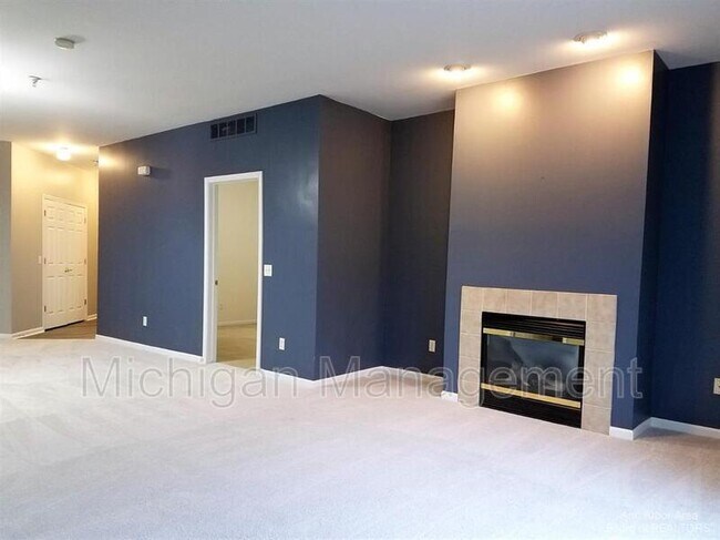 Building Photo - 9521 Lakeside Dr