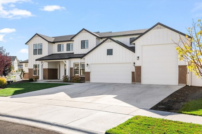 Building Photo - Luxury 5-Bed + Bonus + RV Garage Home for ...