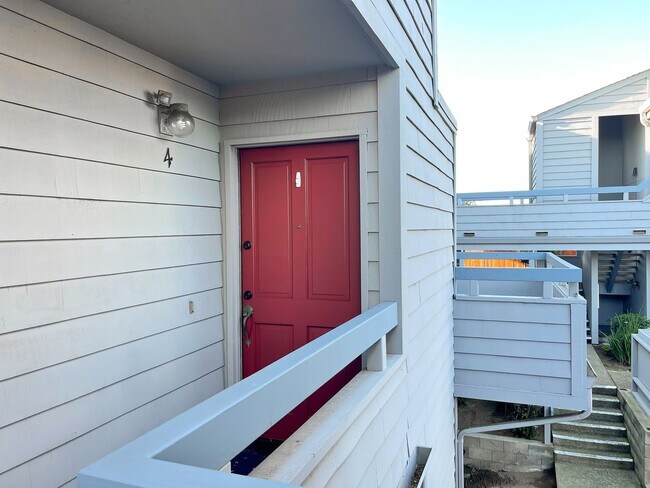 Primary Photo - Spacious 2 bedroom, 2 bathroom Condo in Qu...
