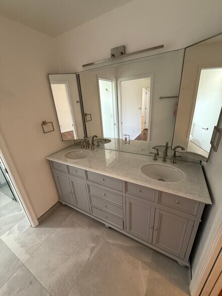 Building Photo - 1222 S Alhambra Cir