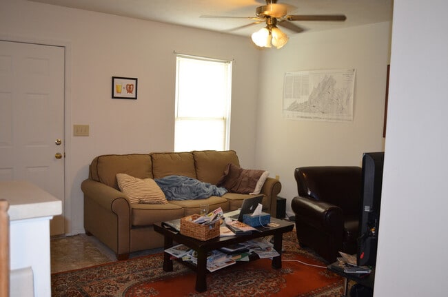 Building Photo - Charming 2-Bedroom Duplex in Prime Harriso...