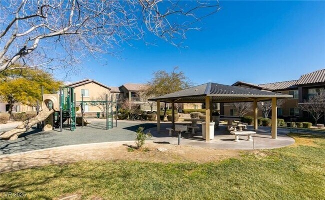 Building Photo - 6868 Sky Pointe Dr