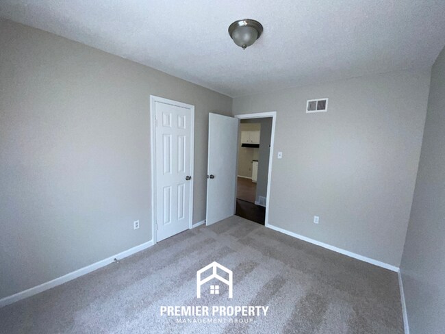 Building Photo - 4155 Windermere Rd