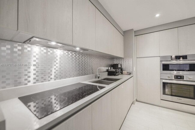 Building Photo - 4010 S Ocean Dr