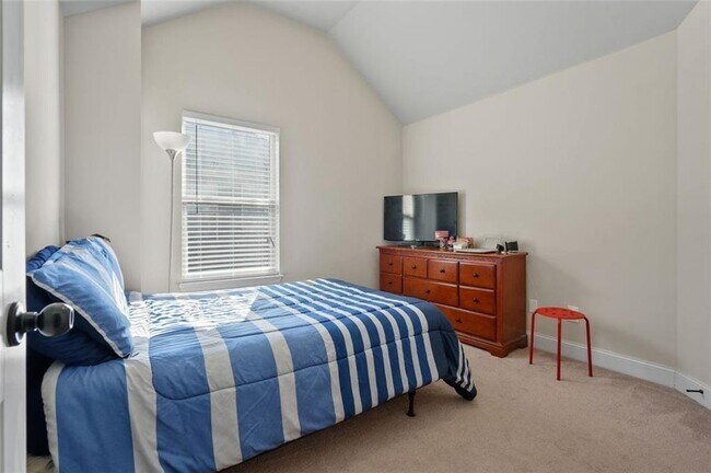 Building Photo - 3105 Duke Dr