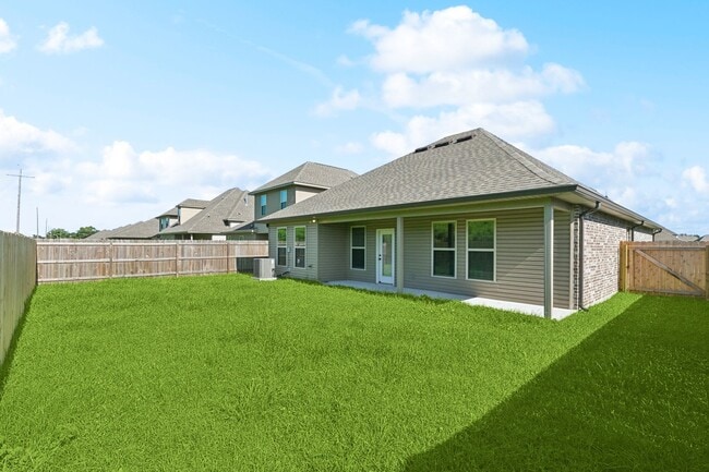 Building Photo - Modern Comfort Meets Cozy Charm in This 3-...