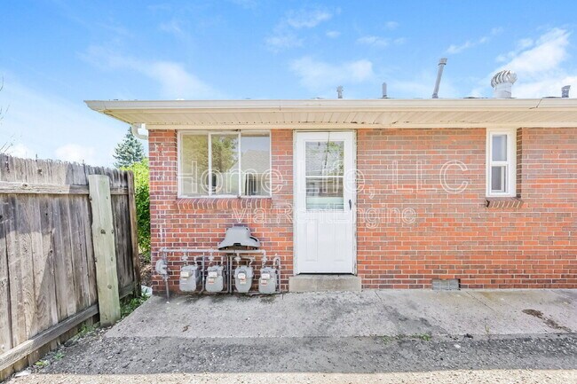 Building Photo - 9295 E 14th Ave