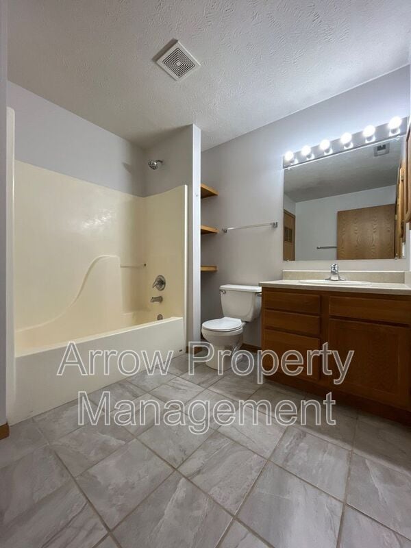 Building Photo - 1660 Swanson Dr