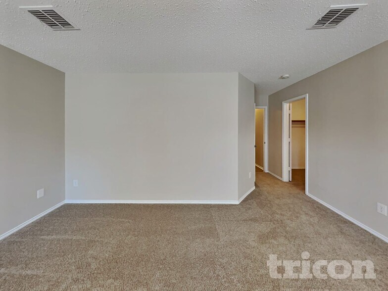 Building Photo - 2983 Celian Dr