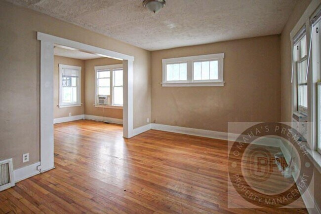 Building Photo - 2114 L St