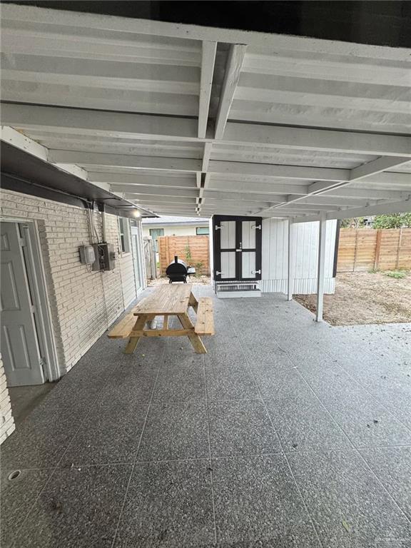 Building Photo - 3000 Royal Palms Cir