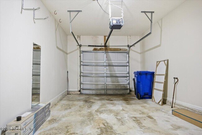 Building Photo - 446 Scrub Jay Dr