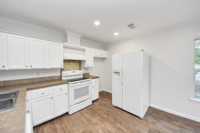 Building Photo - 6526 Carver Rd