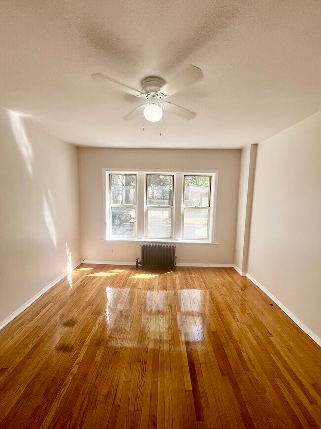 Building Photo - 950 N Kildare Ave