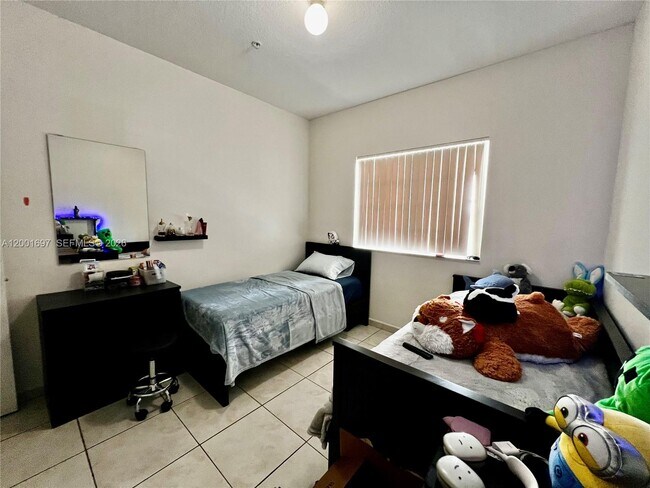 Building Photo - 7290 NW 114th Ave