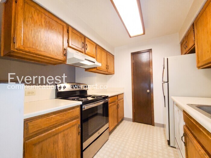 Building Photo - 2800 Kalmia Ave