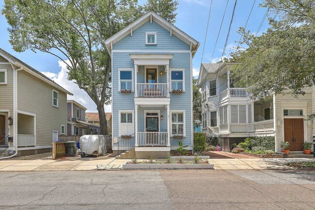 Primary Photo - RARE Gem -- Downtown CHS Home!