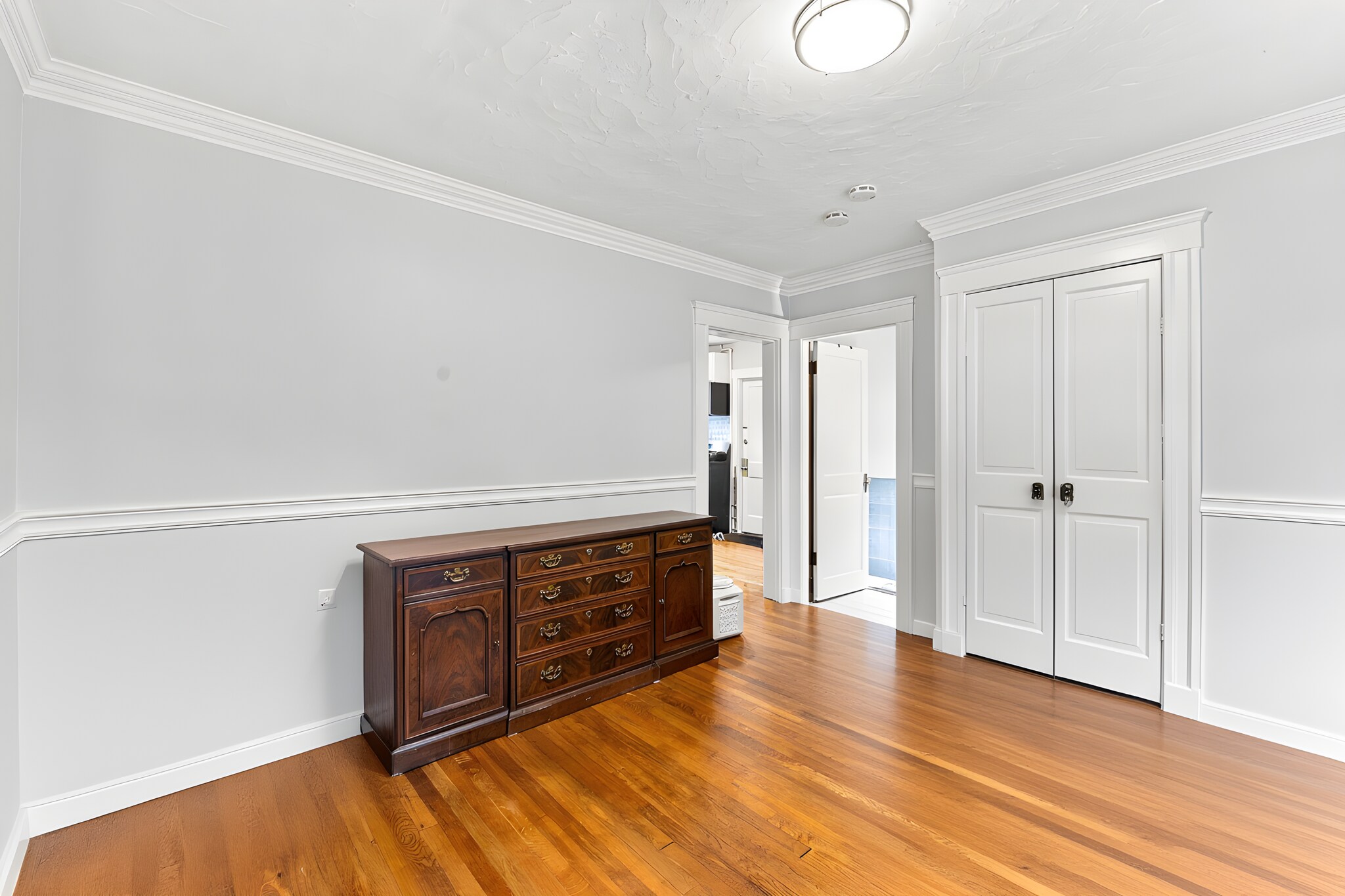 Building Photo - 99 Thorndike St