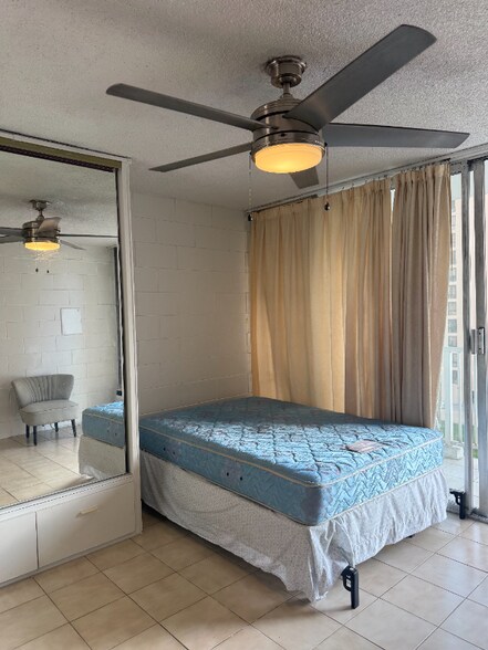 Building Photo - 2509 Ala Wai Blvd