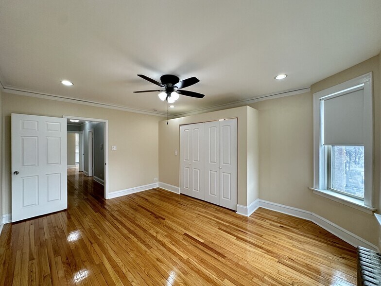 Building Photo - 324 S Maple Ave