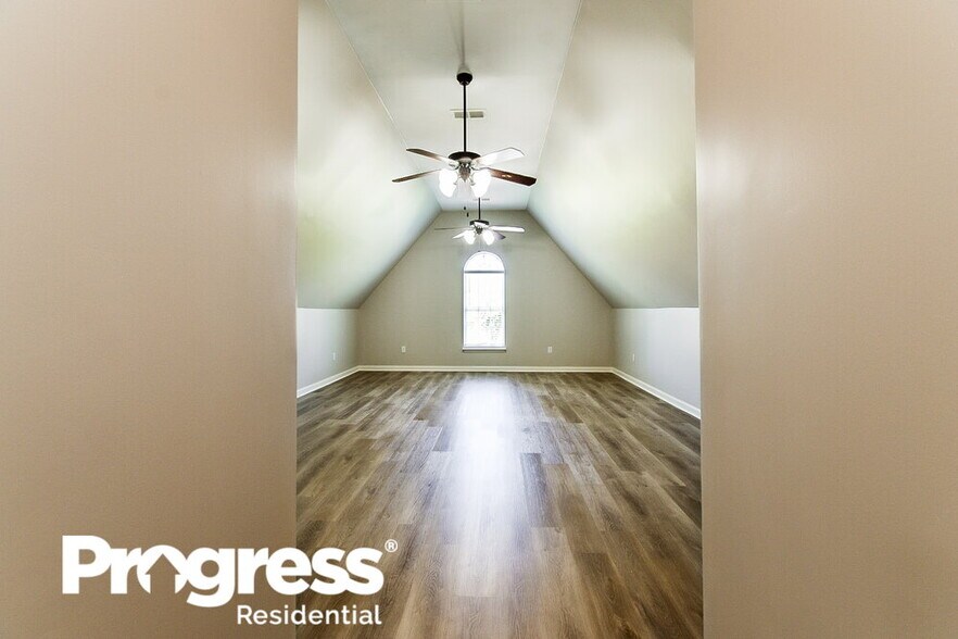 Building Photo - 5673 Grove Ln