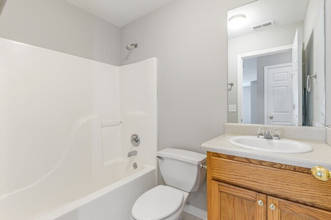 Building Photo - 200 Stonehaven Cir