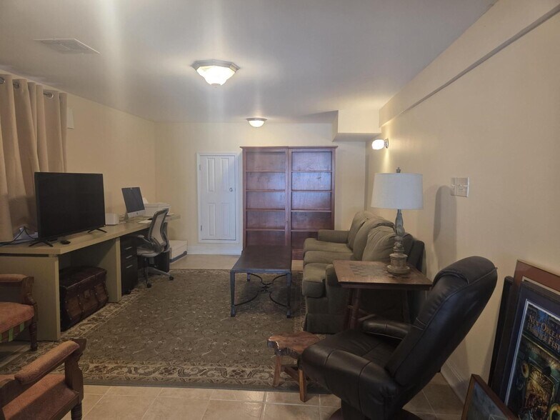 Building Photo - 4422 Walmsley Ave