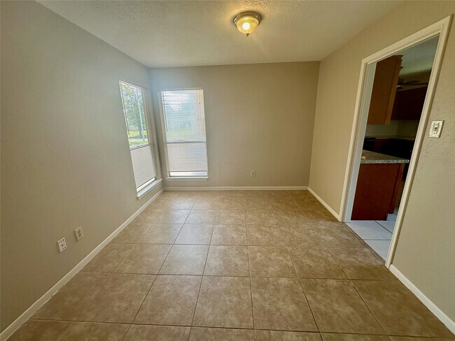 Building Photo - 2711 Colony Dr