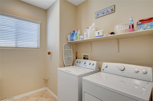 Building Photo - 44 Delighted Ave