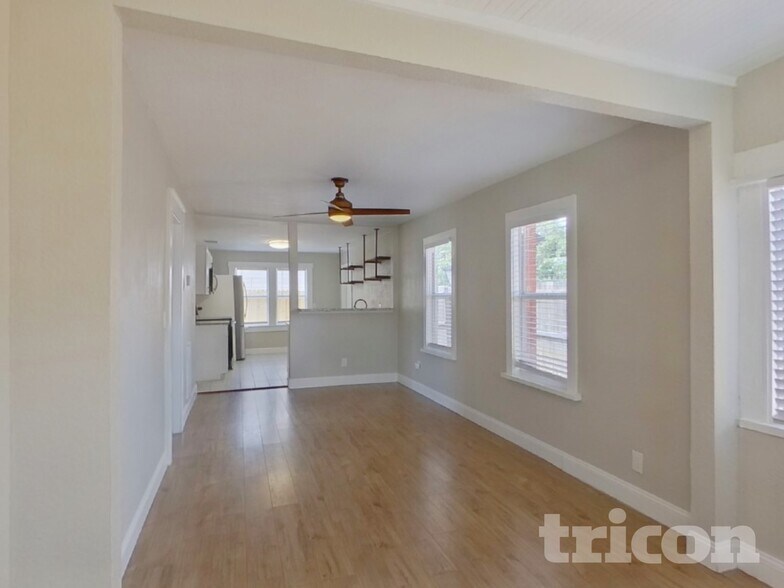 Building Photo - 3250 Prescott St N