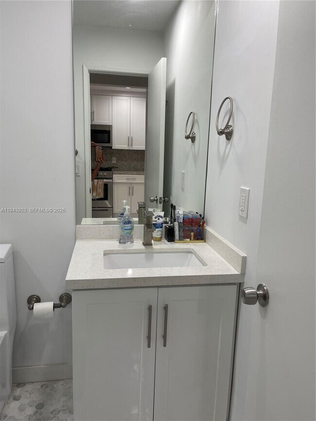 Building Photo - 1625 N 15th Terrace