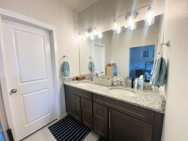 Building Photo - Like New 2 Bed, 2 Bath Single Family Home in 80922!!!!