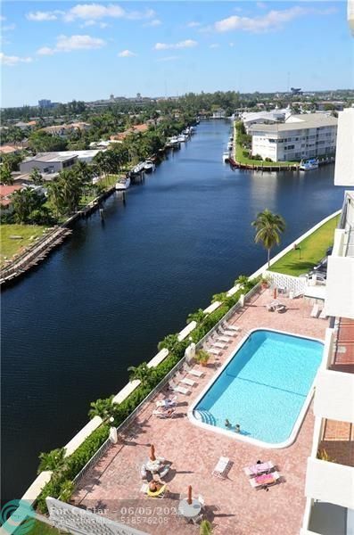 Building Photo - 401 Golden Isles Dr