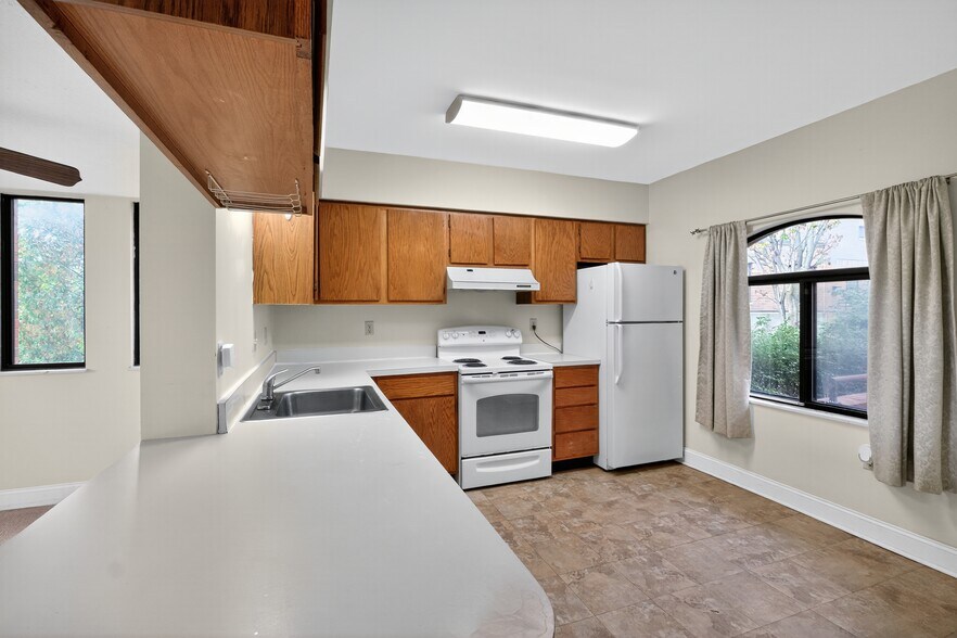 Building Photo - 3242 Niagara Sq