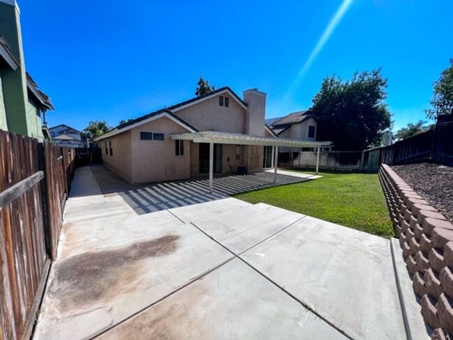 Building Photo - 3 Bedroom SINGLE STORY home located in Murrieta for LEASE!