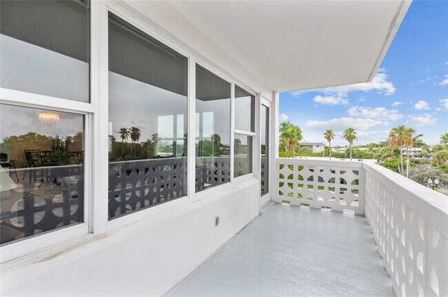 Building Photo - 4010 Galt Ocean Dr