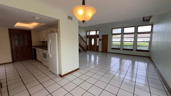 Building Photo - 15233 Marrian Ave