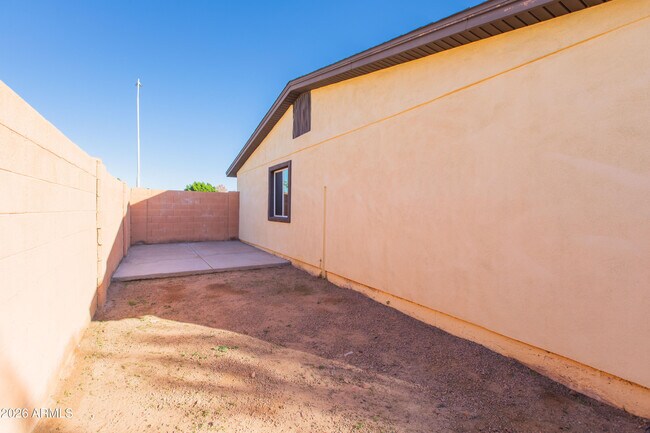 Building Photo - 1813 E Ellis Dr