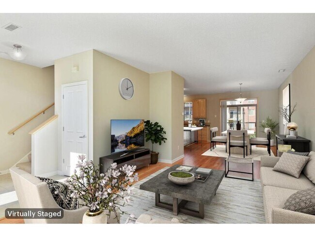 Primary Photo - 733 Mercer St