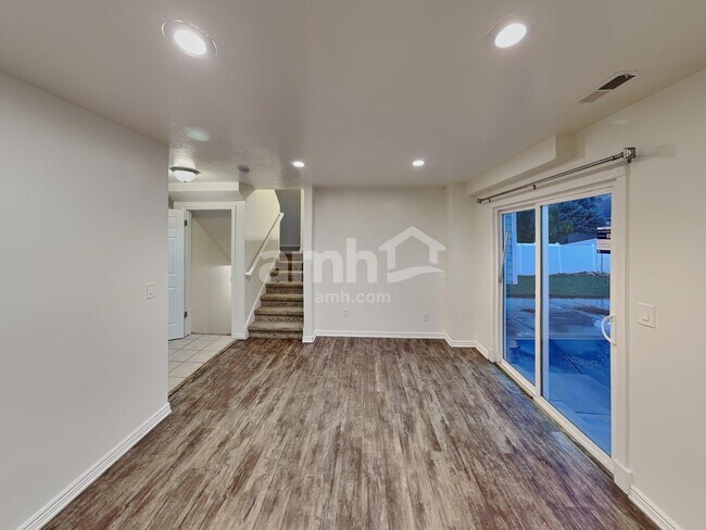 Building Photo - 1454 Fowler Ave