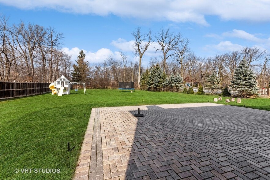 Building Photo - 17W234 Massel Ct