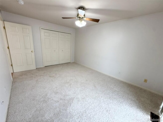 Building Photo - 29419 Glen Oaks Blvd E