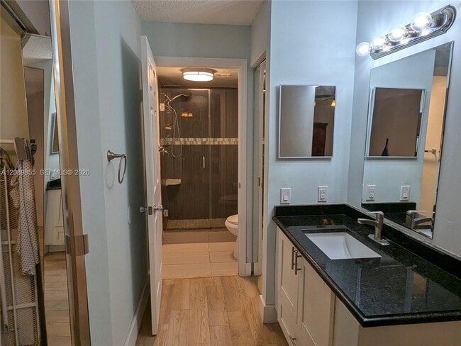Building Photo - 9999 Summerbreeze Dr