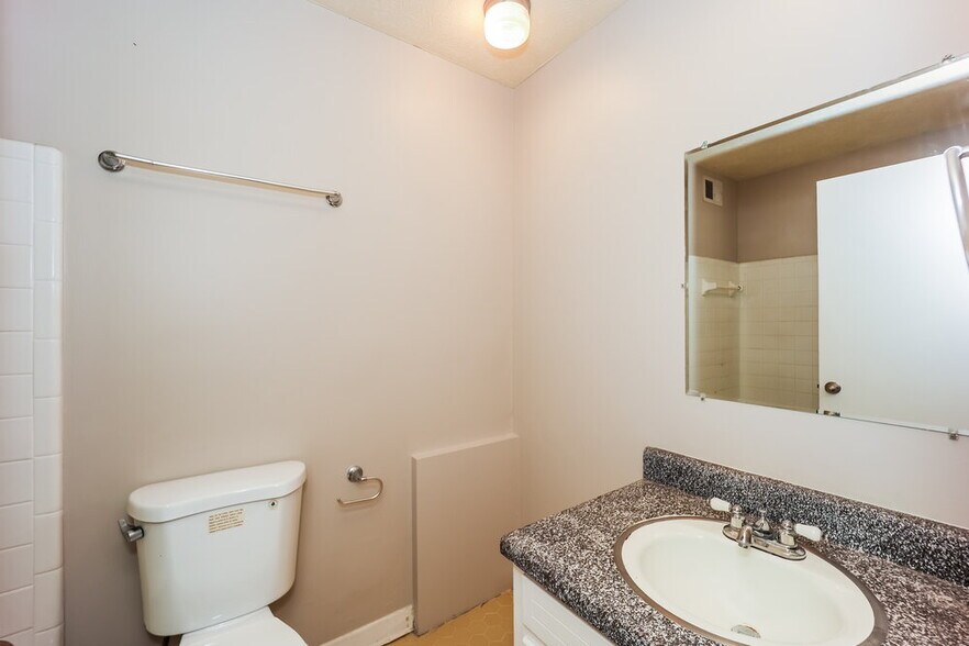 Building Photo - 2808 Adella Ct