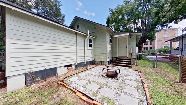 Building Photo - 1844 Thacker Ave