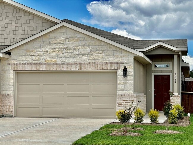 Primary Photo - 9844 Grosbeak Ln
