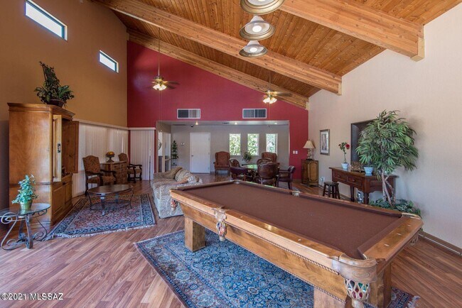 Building Photo - 5051 N Sabino Canyon Rd