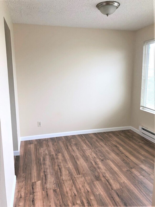 Building Photo - Gilmanor Apartments - 1BD/1BA Renovated Ap...
