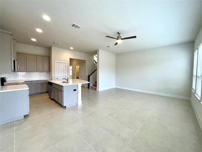 Building Photo - 13001 Hymeadow Dr