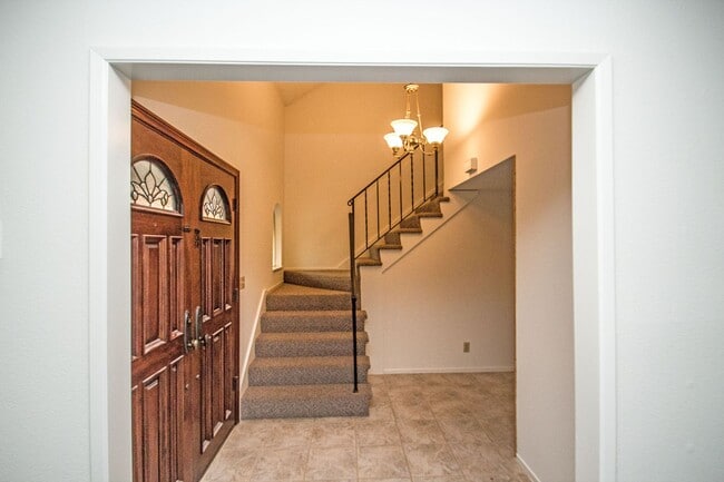 Building Photo - This lovely North Oxnard 4 bedroom 2 bath home with Vintage Oxnard Vides!!! COMING SOON